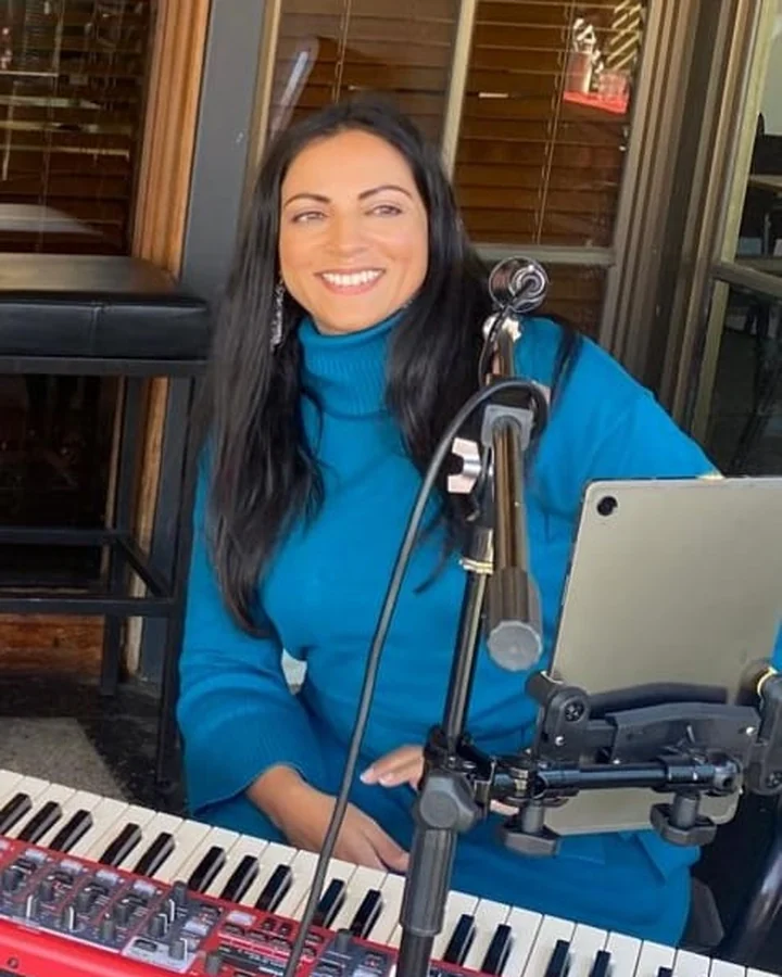 Colleen, founder of Hertz2Hearts, performing at her keyboard